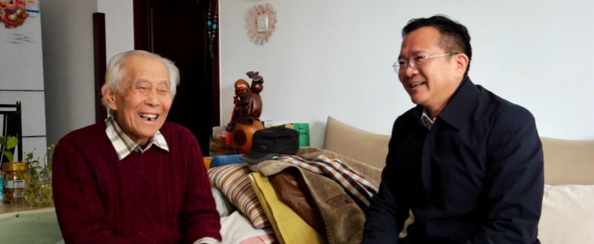 中國樂(lè )凱黨委領(lǐng)導看望慰問(wèn)樂(lè )凱老領(lǐng)導、老專(zhuān)家、老干部、老黨員及生活困難職工
