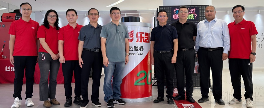 樂(lè )凱膠片國慶亮相保定萬(wàn)博廣場(chǎng)，8天沉浸式體驗點(diǎn)燃市民光影熱情