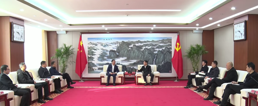 1圖為侯景濱與王智慧進(jìn)行工作會(huì )談.png